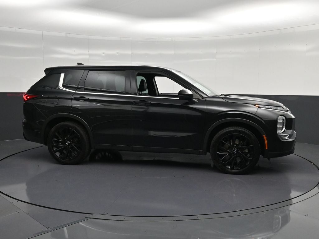 2023 Mitsubishi Outlander SE