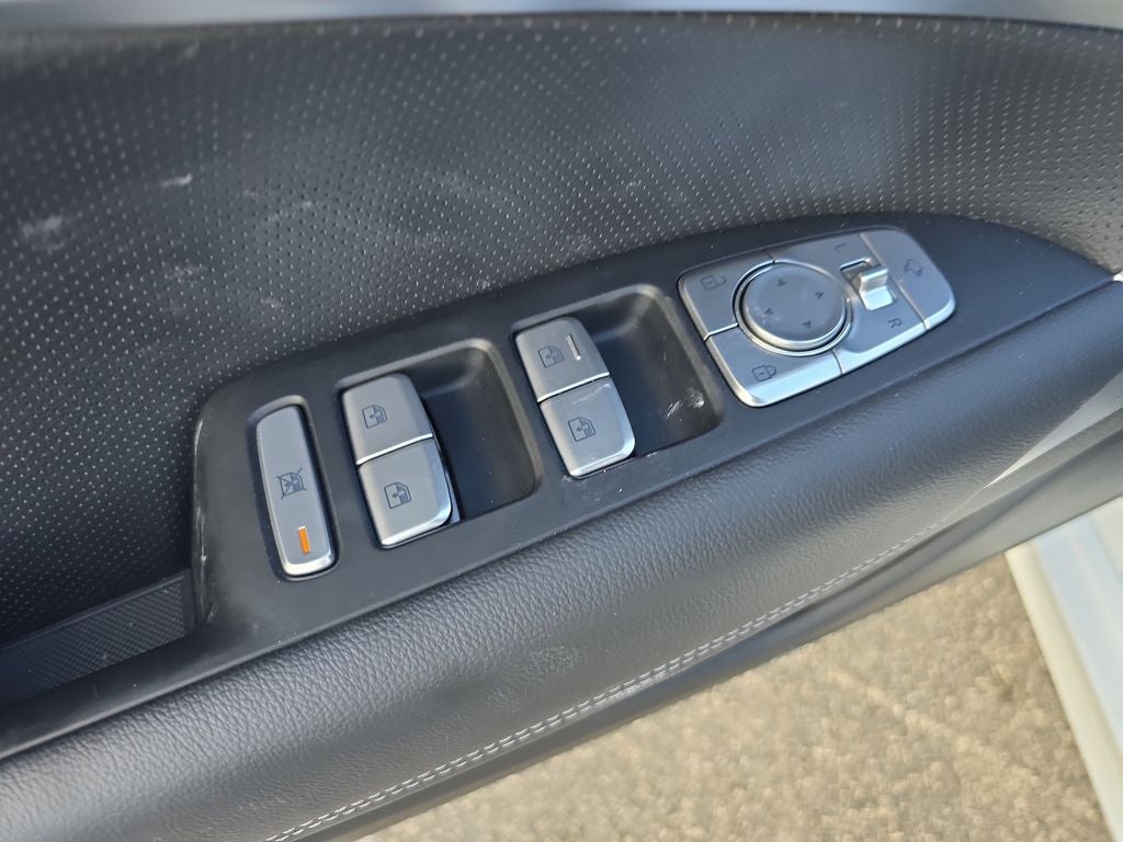 2022 Genesis G70 2.0T