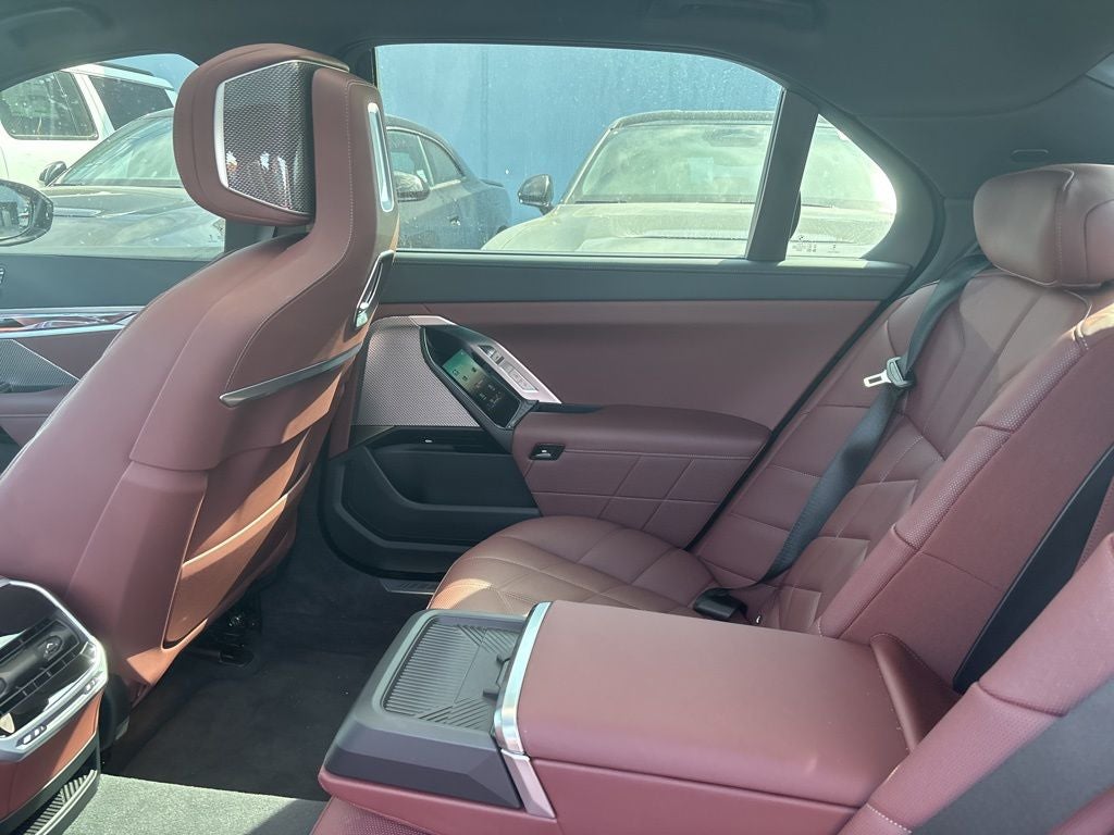 2025 BMW 7 Series 740i