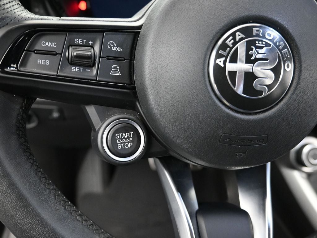 2025 Alfa Romeo Tonale Base