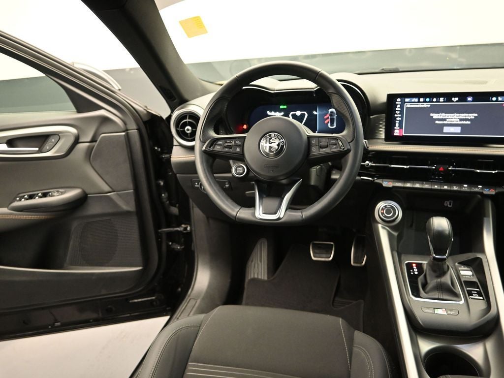 2025 Alfa Romeo Tonale Base