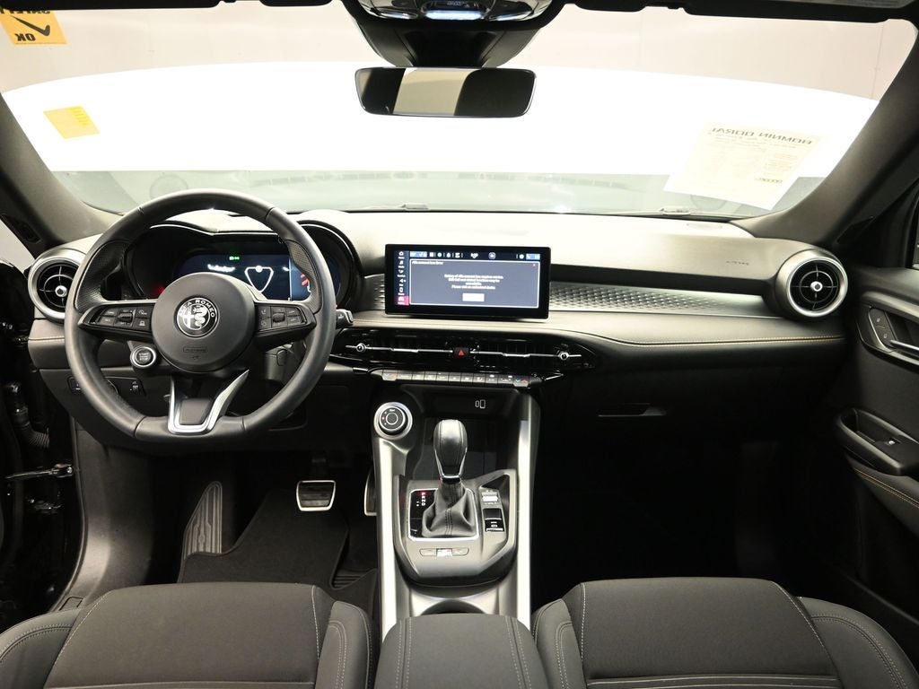 2025 Alfa Romeo Tonale Base