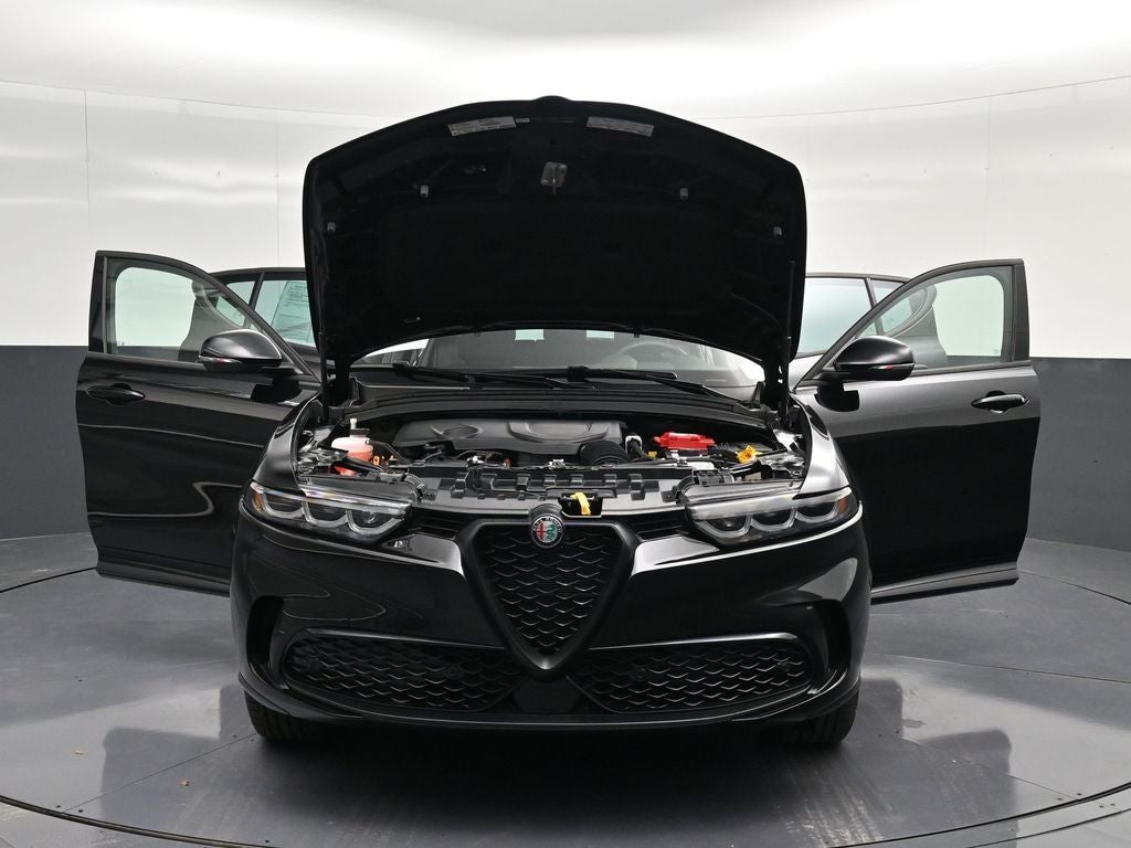 2025 Alfa Romeo Tonale Base