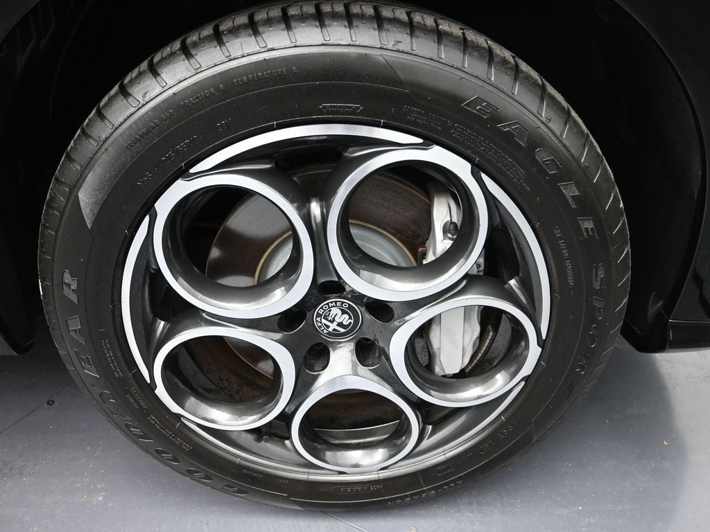 2025 Alfa Romeo Tonale Base